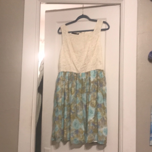 Like New Floral Dress - Picture 1 of 3